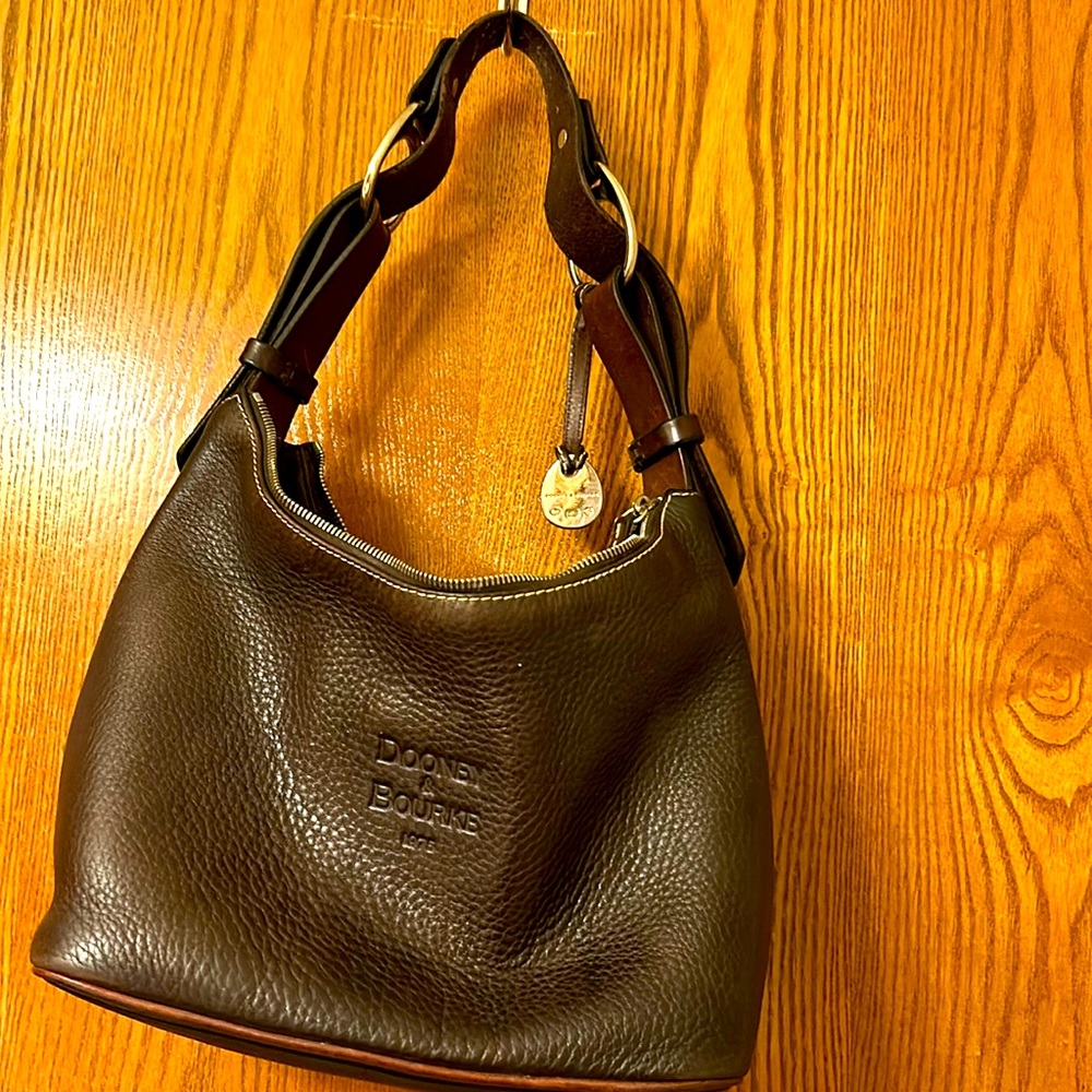 RARE Vintage brown pebble leather bag w/matching wallet. Adjustable strap